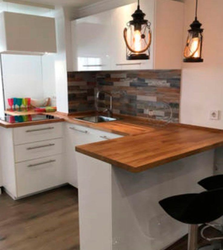 cocina elegante con iluminacion natural